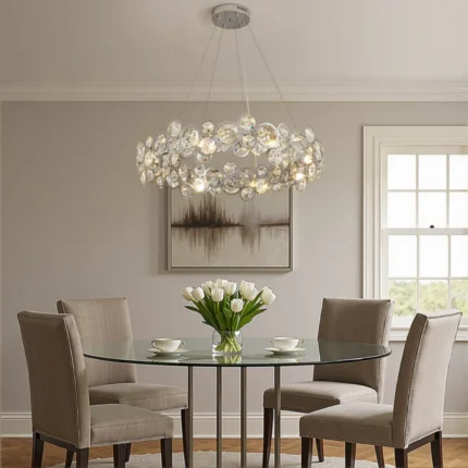 Warm White Lighting Effect of Vintage Crystal Chandelier in Dining Room
